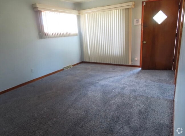 Building Photo - 727 E 155th Ct Rental