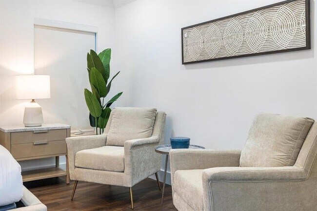 Photo - 1419 NE 57th St