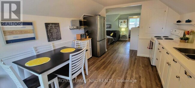 Photo - 243 Derby Rd Unit UPPER