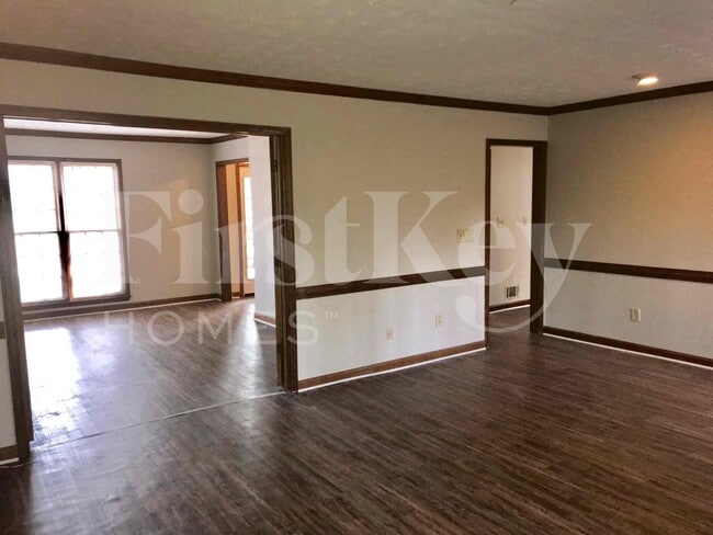 Photo - 1433 St Dunstans Rd