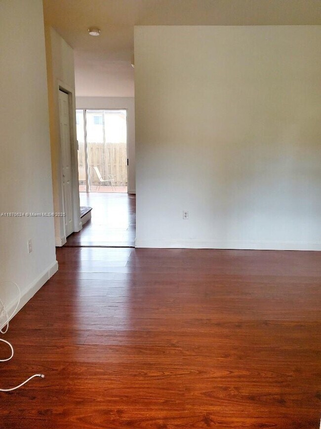 Photo - 1030 NE 41st Pl