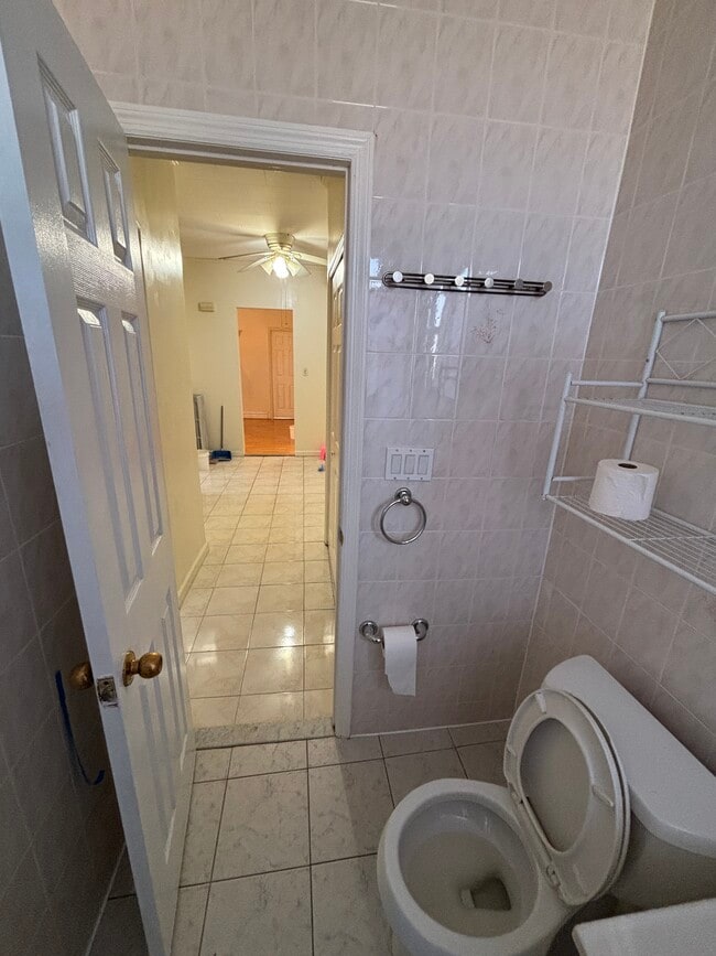 Bath - 2333 E 24th St Unit 2nd Floor