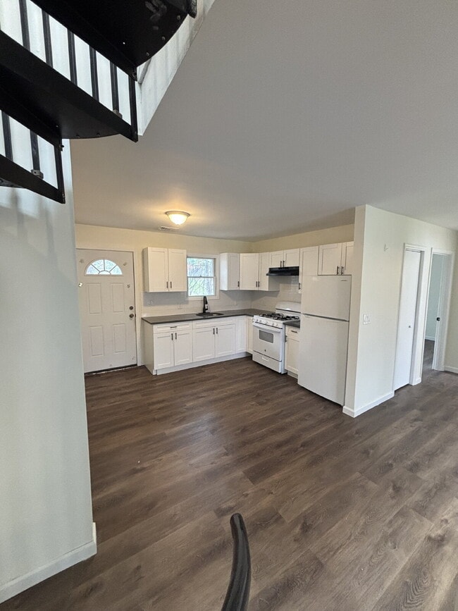 Photo - 887 Edwards Rd Unit D