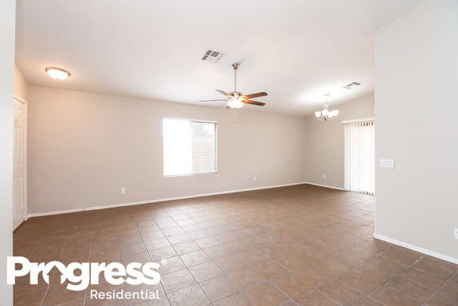 Photo - 328 S 89th St