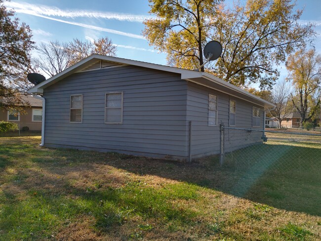 Back and Side - 3326 SW Kiowa St