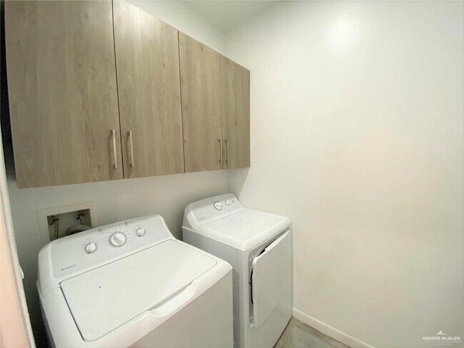 Photo - 15 Sprague St W