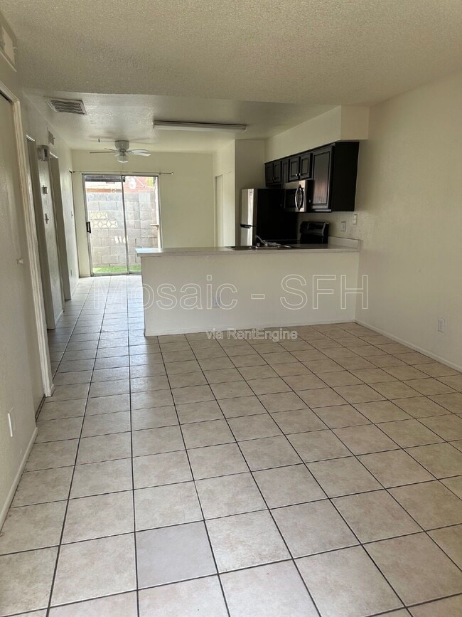 Photo - 2440 E Waltann Ln Unit 3