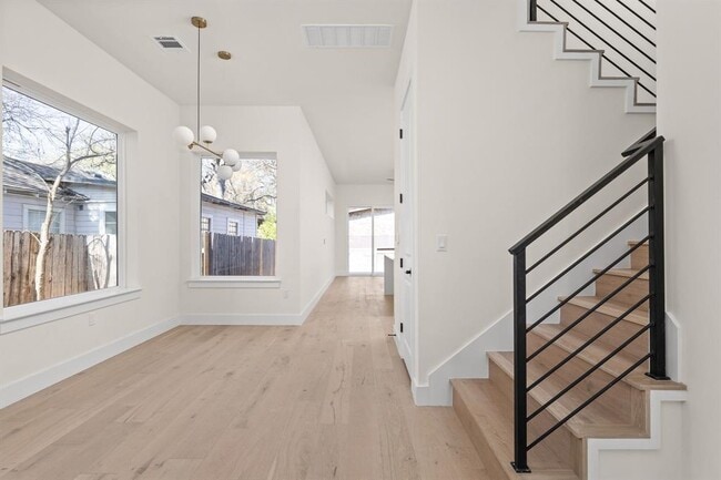 Photo - 1402 Summit St