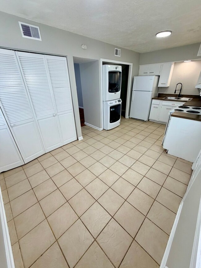 Photo - 104 Dale Ave Unit 1