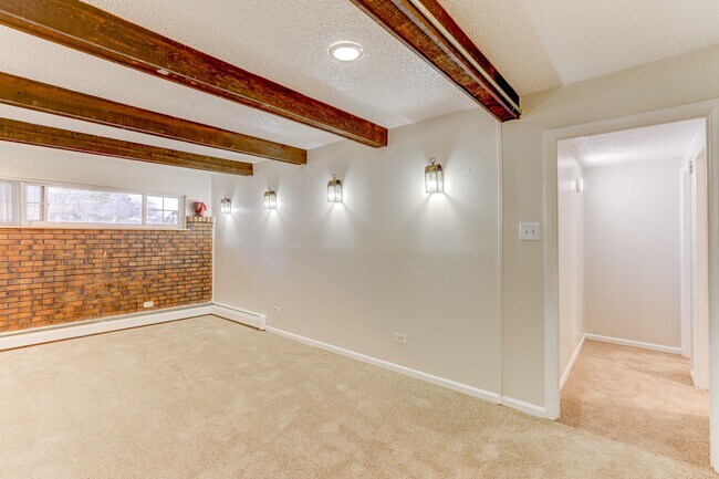 Photo - Monaco Parkway Apartments