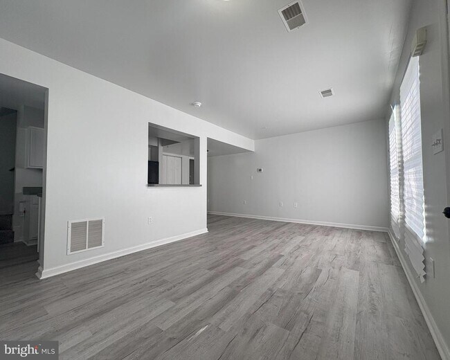 Photo - 132 N Altamont Ave Townhome