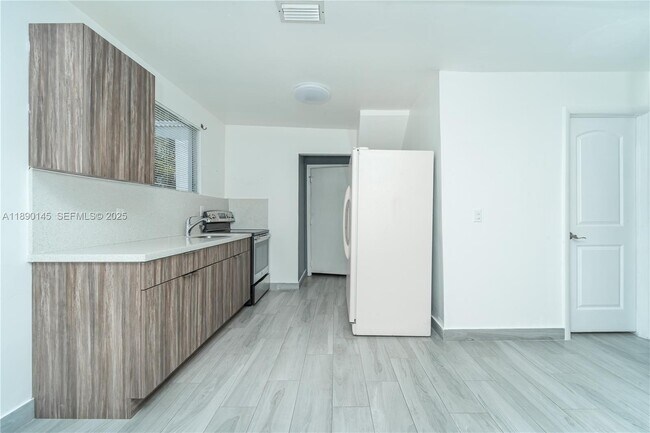 Photo - 5725 NW 24th Ave