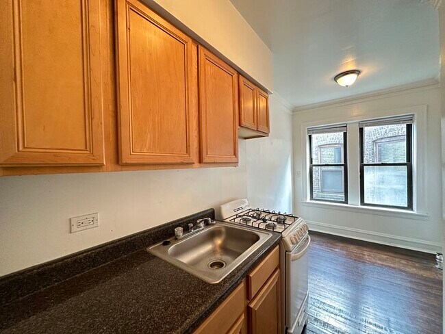 4752 N Paulina St Unit 504