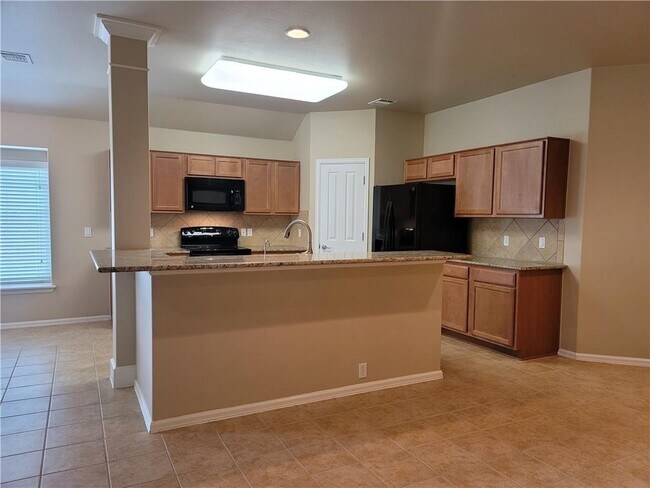Photo - 208 Hummingbird Ln