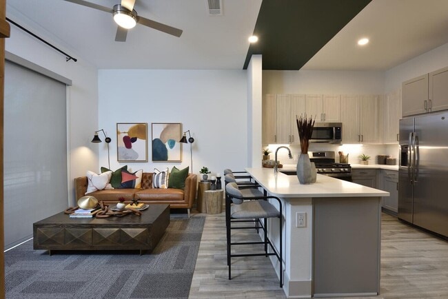 Building Photo - City Living with Sweet Specials Unit FWA2