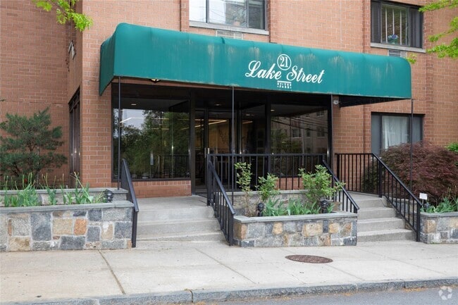 Building Photo - 21 Lake St Unit 6L Rental