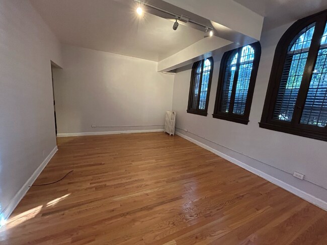 Photo - 4527 N Wolcott Ave Unidad BA