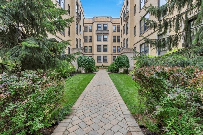 Building Photo - 3604 N Pine Grove Ave Unit 1E Rental