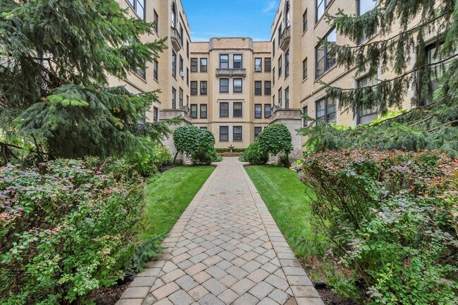 Photo - 3604 N Pine Grove Ave Condo Unit 1E