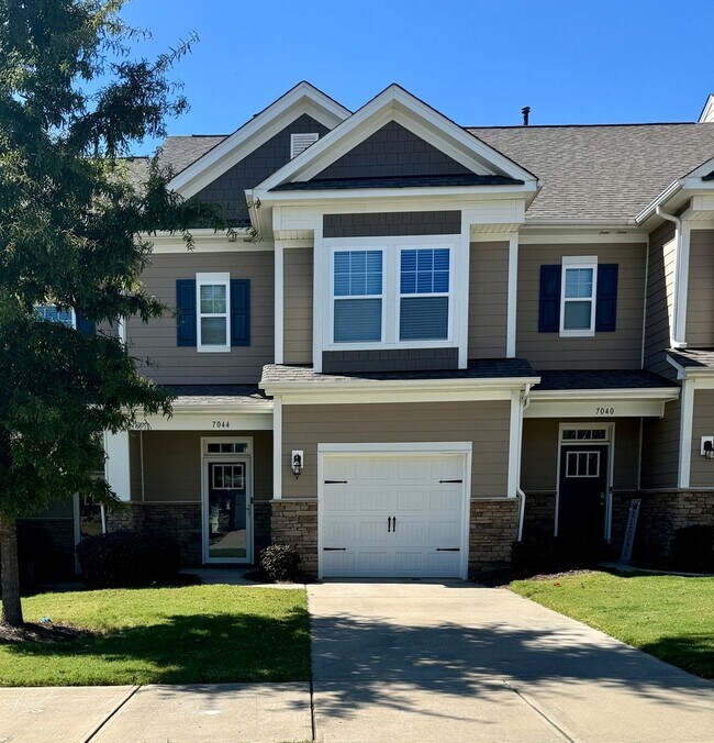 Beautiful 3BR/2.5BA Townhome in the Woods ... - Beautiful 3BR/2.5BA Townhome in the Woods ...