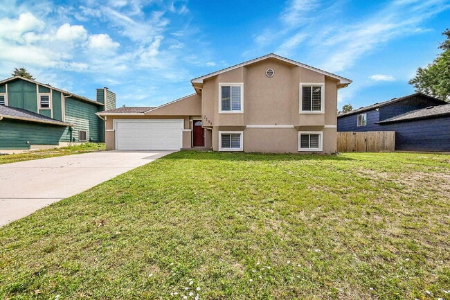 Building Photo - $2,095, 3 bed, 2 bath, located in Colorado... Rental