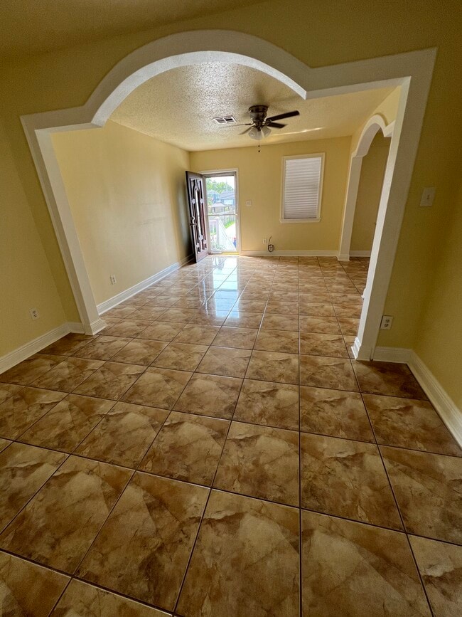 Comedor - 3509 Leonidas St