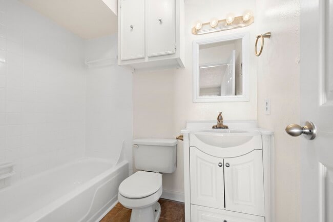 Photo - 711 Holiday Dr