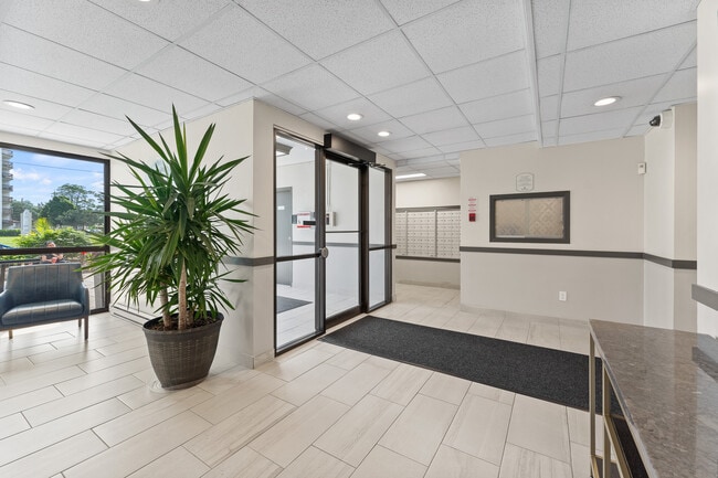 Photo - Royal Tower Apartments