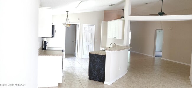 Photo - 2148 Caledonia Pl