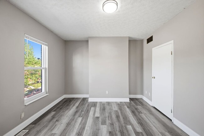 Photo - 393 St Clair Ave