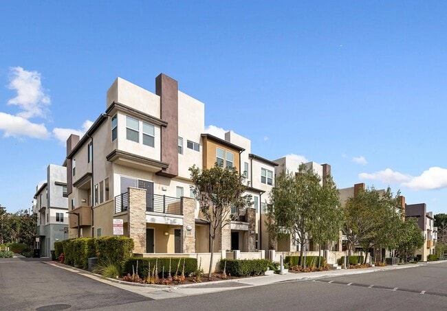 Photo - 370 Broadway Dr