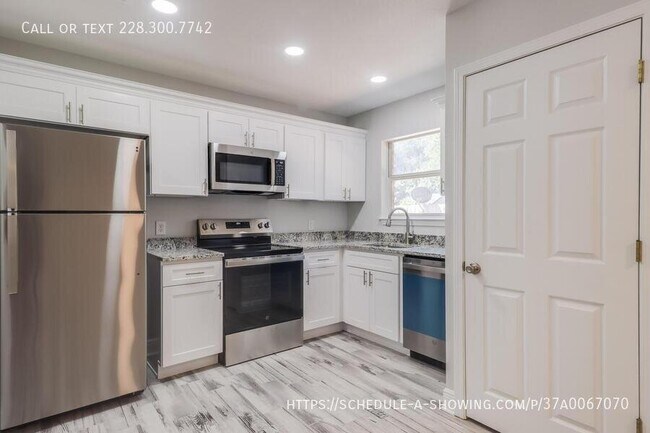 233 Milray Ln