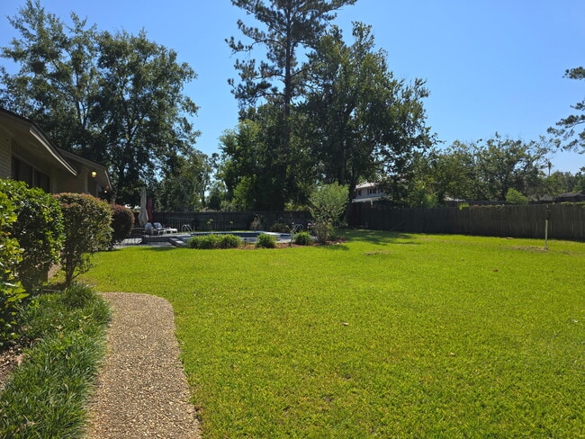Photo - 207 Brookview Terrace