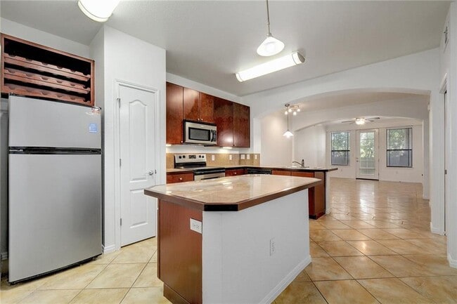 Building Photo - 2505 San Gabriel St Unit 206