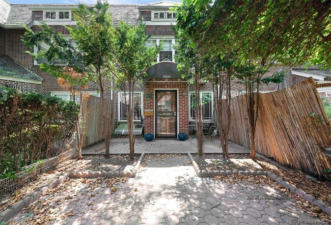 Building Photo - 68-48 Groton St Rental