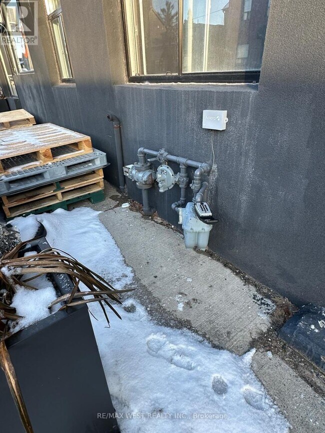 Photo - 290 Harbord St