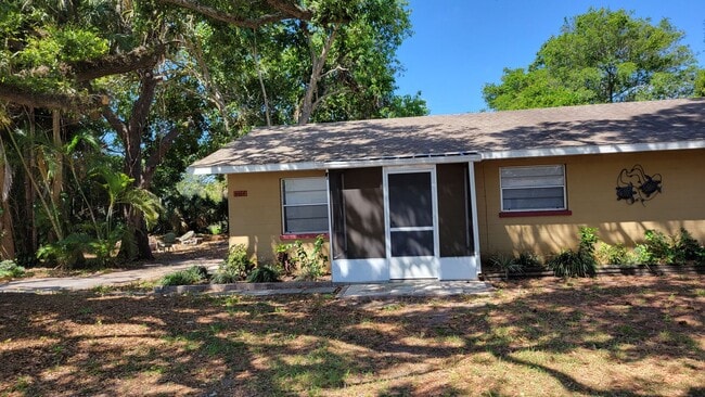 Building Photo - Annual 2/1 half duplex just off Cortez Road Rental