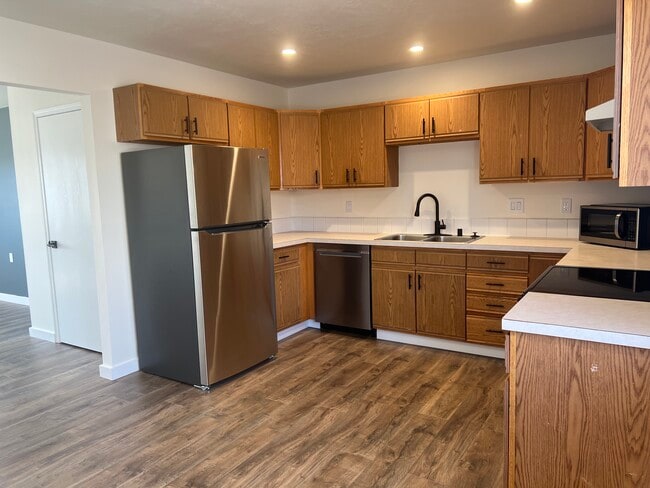 Building Photo - Helena - Quadplex