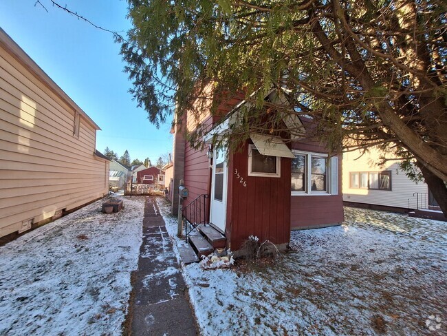 Building Photo - 3 Bedroom with a Garage in South End Superior Rental