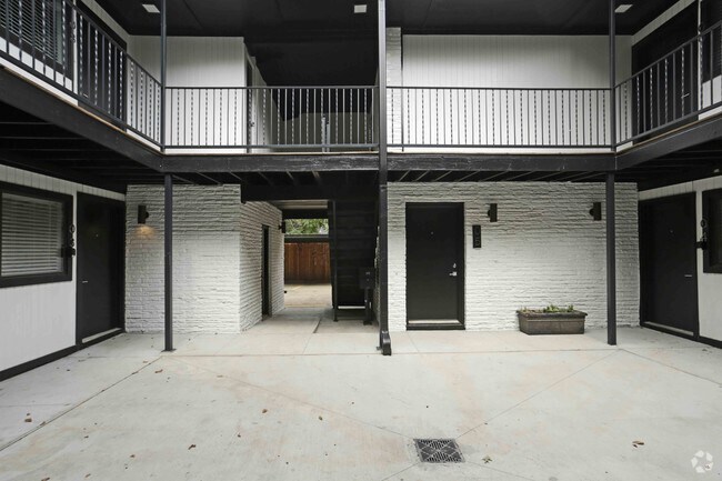 COURTYARD - The Colton Apartments