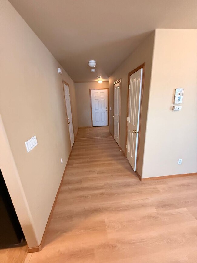 Photo - BRIGHT, OPEN LIVING IN THE HEART OF REDMOND!!