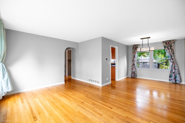 Photo - 2122 Kensington Dr