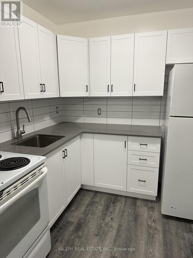 Photo - 11 Lowndes Ave Unit 1