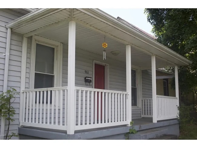 Building Photo - 901 Grover St
