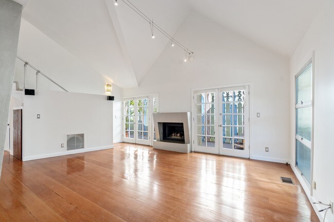 Photo - 1153 N Poinsettia Pl