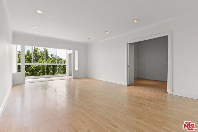 Photo - 8550 Holloway Dr Unidad 305