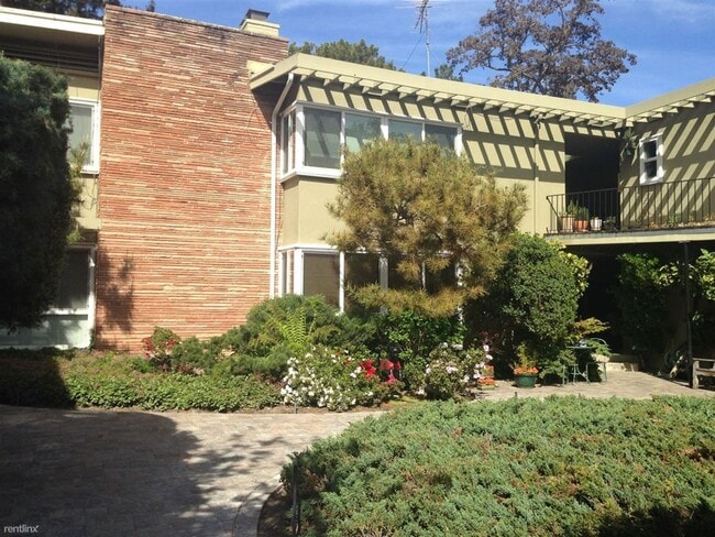 430 Ravenswood Ave