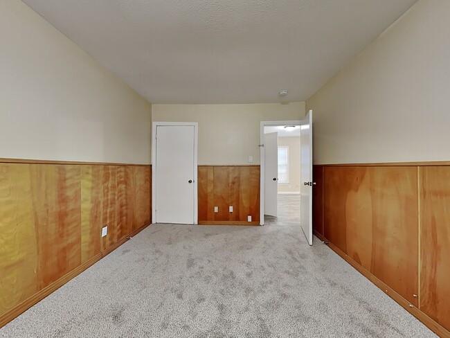 Photo - 201 W Avenue G