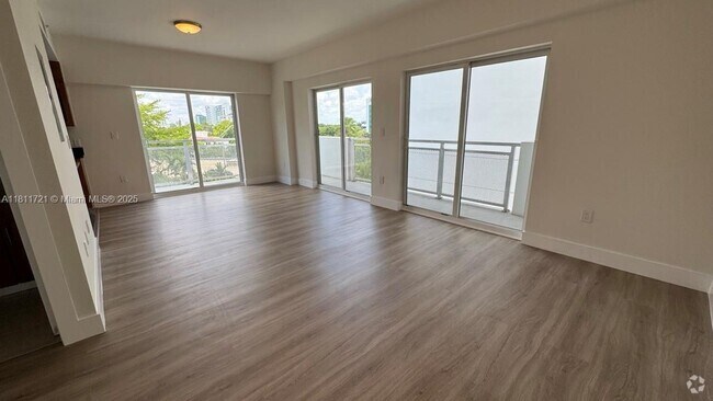 Building Photo - 1712 SW 2nd Ave Unit 510 Rental