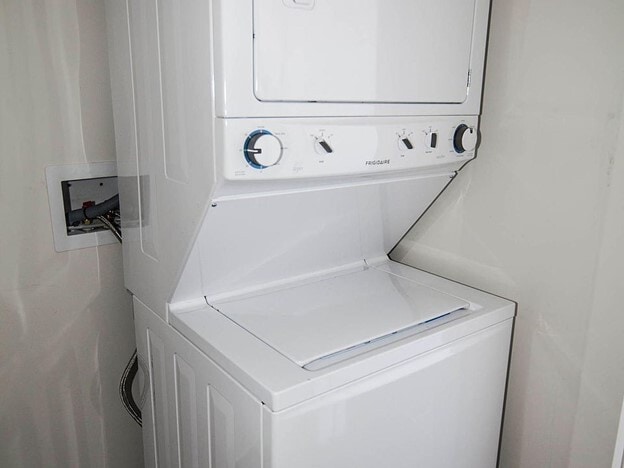 Washer/Dryer - 468 W McMicken Ave